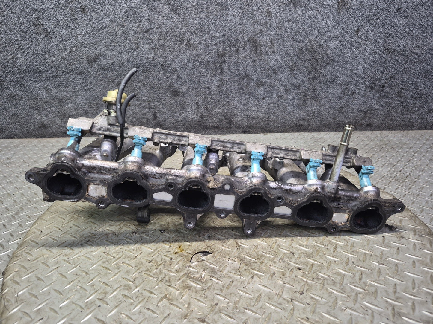 01-05 Lexus JCE10 IS300 2JZGE Lower Intake Manifold w Fuel Rail & Injectors OEM