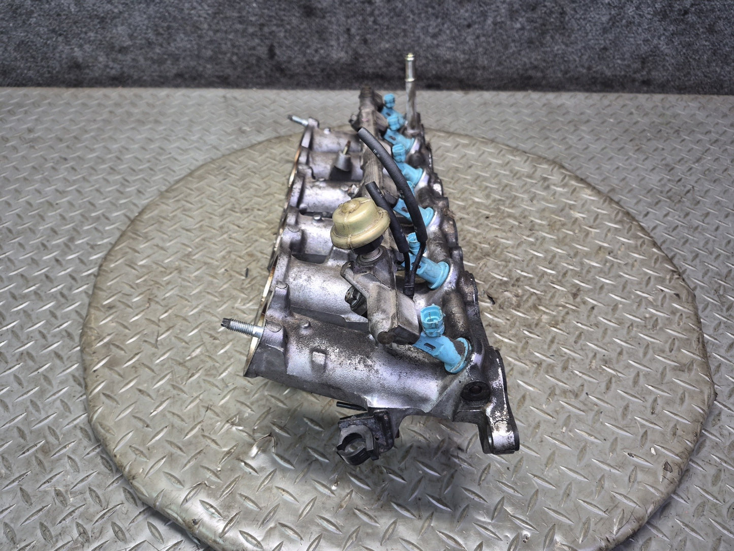 01-05 Lexus JCE10 IS300 2JZGE Lower Intake Manifold w Fuel Rail & Injectors OEM