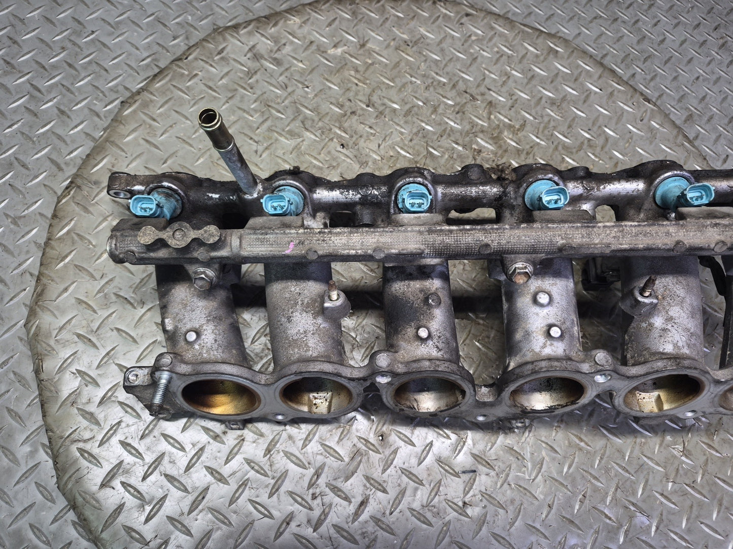 01-05 Lexus JCE10 IS300 2JZGE Lower Intake Manifold w Fuel Rail & Injectors OEM