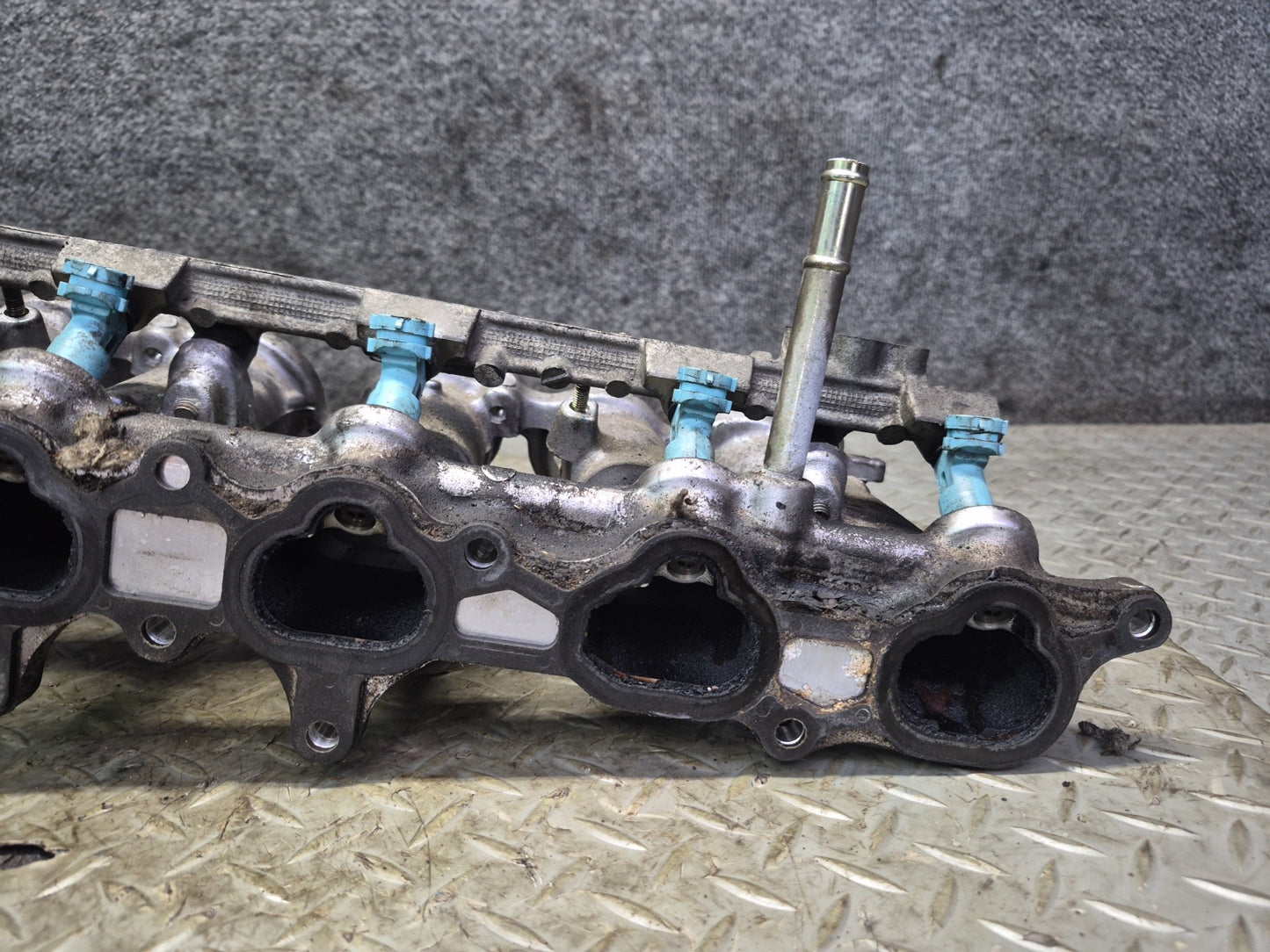 01-05 Lexus JCE10 IS300 2JZGE Lower Intake Manifold w Fuel Rail & Injectors OEM