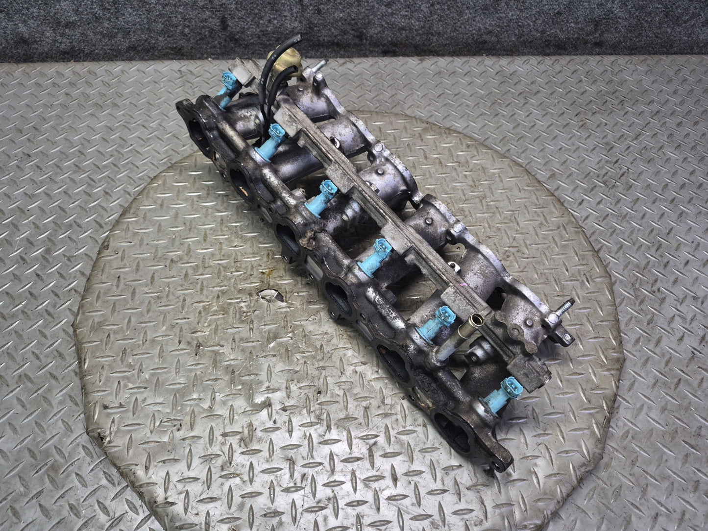 01-05 Lexus JCE10 IS300 2JZGE Lower Intake Manifold w Fuel Rail & Injectors OEM
