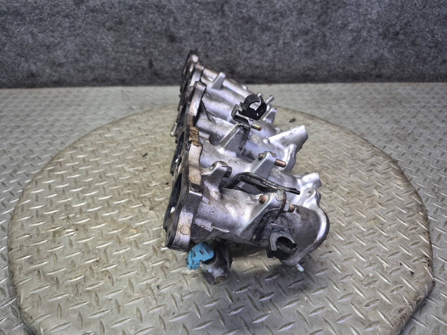 01-05 Lexus JCE10 IS300 2JZGE Lower Intake Manifold w Fuel Rail & Injectors OEM