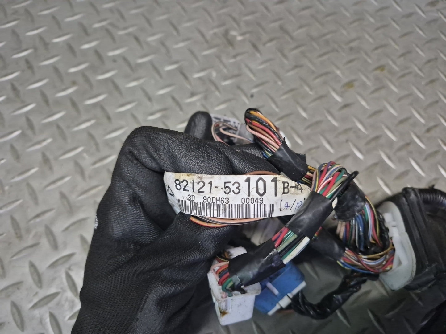 02-05 Lexus JCE10L IS300 2JZGE A/T Engine Wiring Harness 82121-53101 OEM