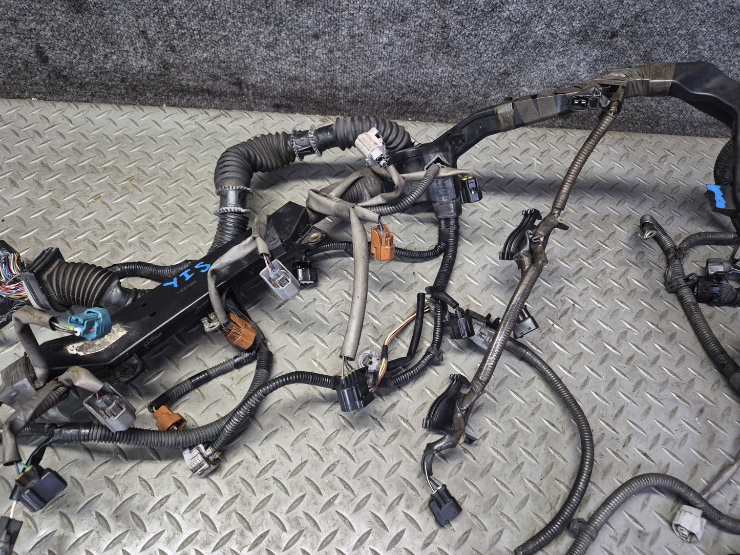 02-05 Lexus JCE10L IS300 2JZGE A/T Engine Wiring Harness 82121-53101 OEM