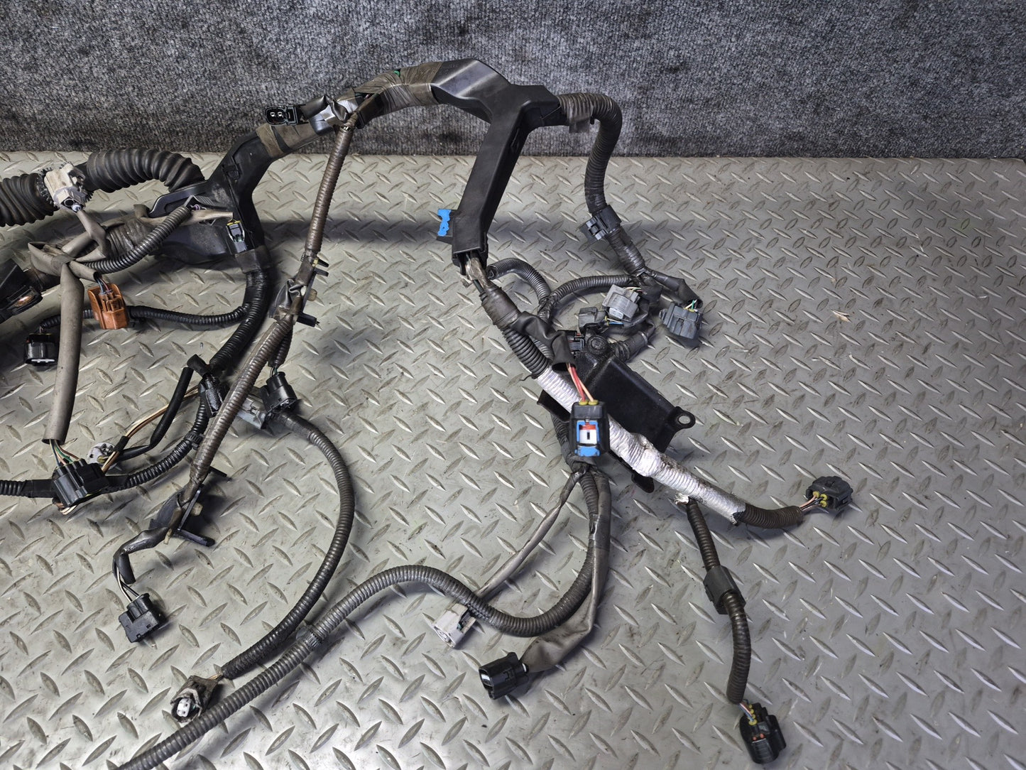 02-05 Lexus JCE10L IS300 2JZGE A/T Engine Wiring Harness 82121-53101 OEM