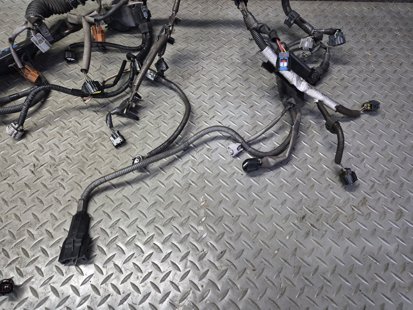 02-05 Lexus JCE10L IS300 2JZGE A/T Engine Wiring Harness 82121-53101 OEM