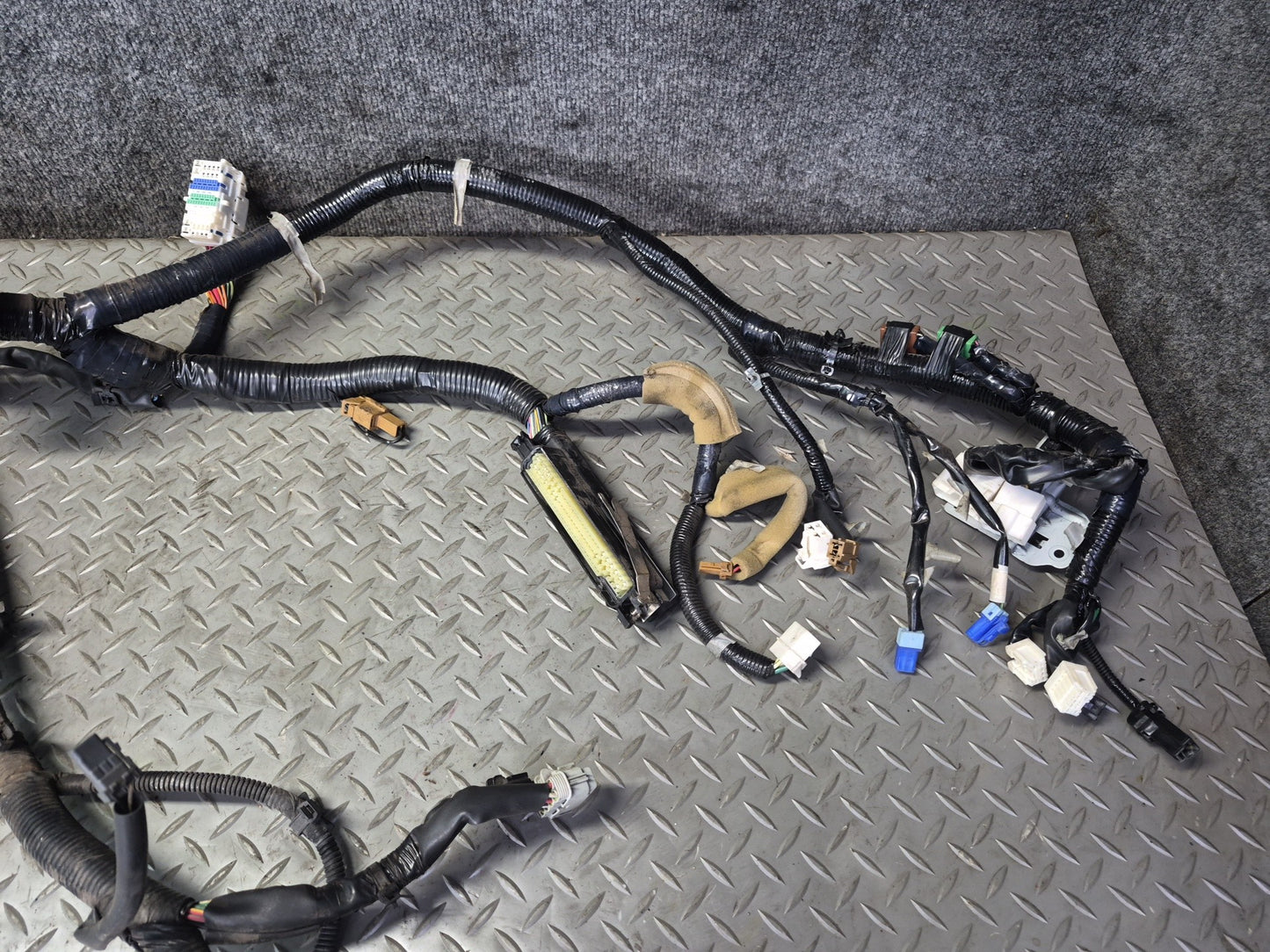 2006 Nissan 350Z Z33 Convert M/T Under Hood Wire Wiring Harness w Fuse Box OEM