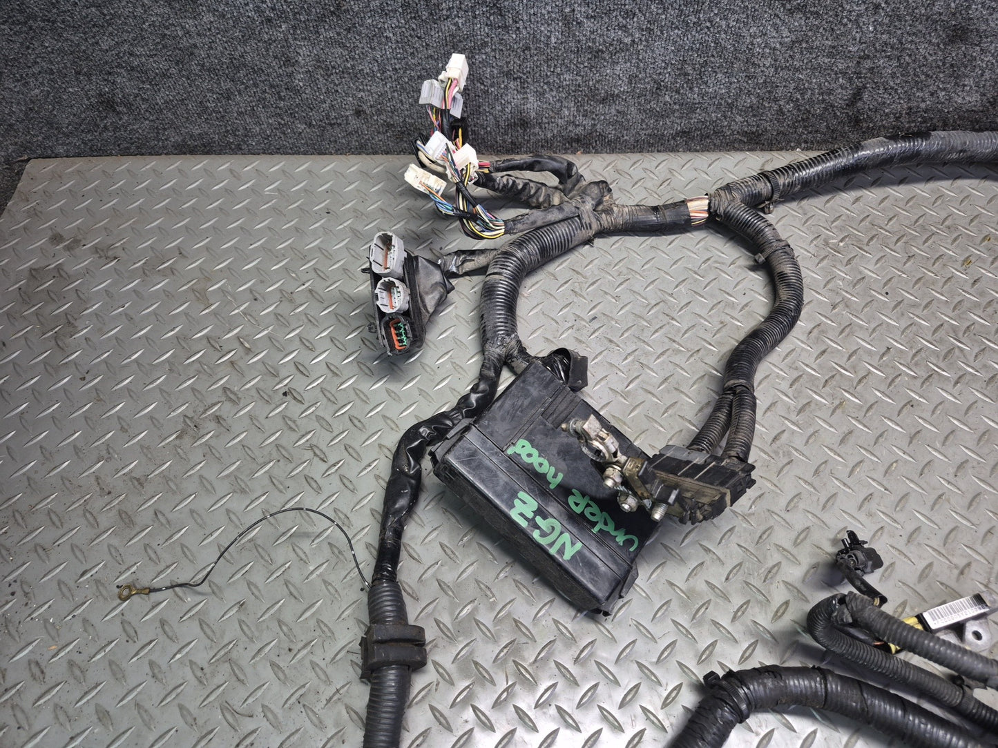 2006 Nissan 350Z Z33 Convert M/T Under Hood Wire Wiring Harness w Fuse Box OEM