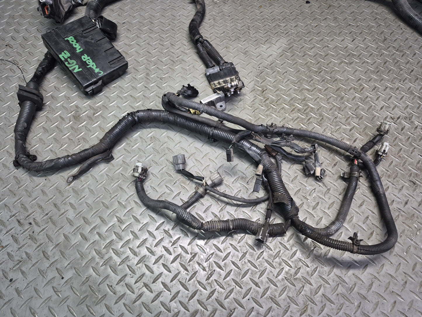2006 Nissan 350Z Z33 Convert M/T Under Hood Wire Wiring Harness w Fuse Box OEM