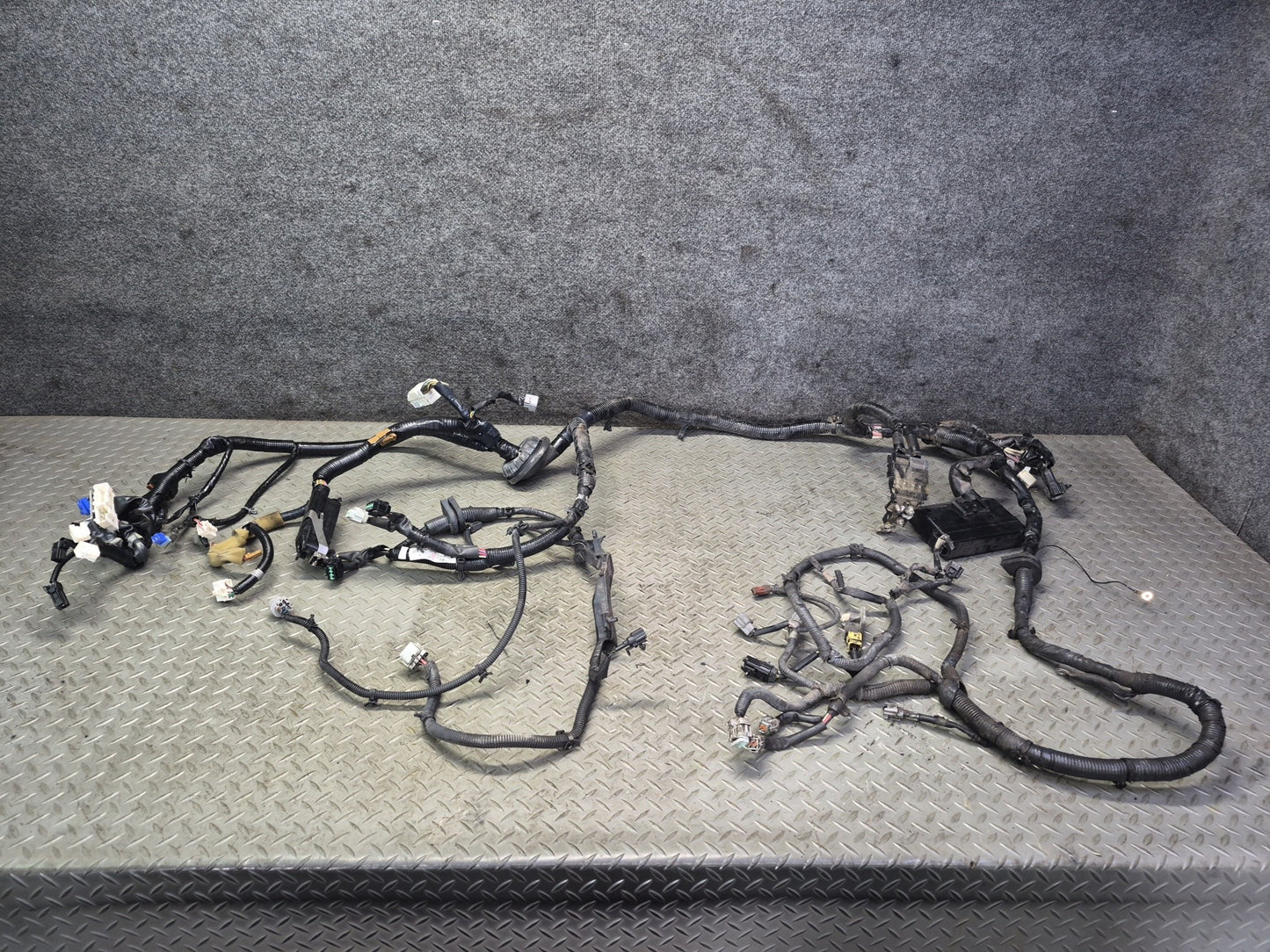 2006 Nissan 350Z Z33 Convert M/T Under Hood Wire Wiring Harness w Fuse Box OEM