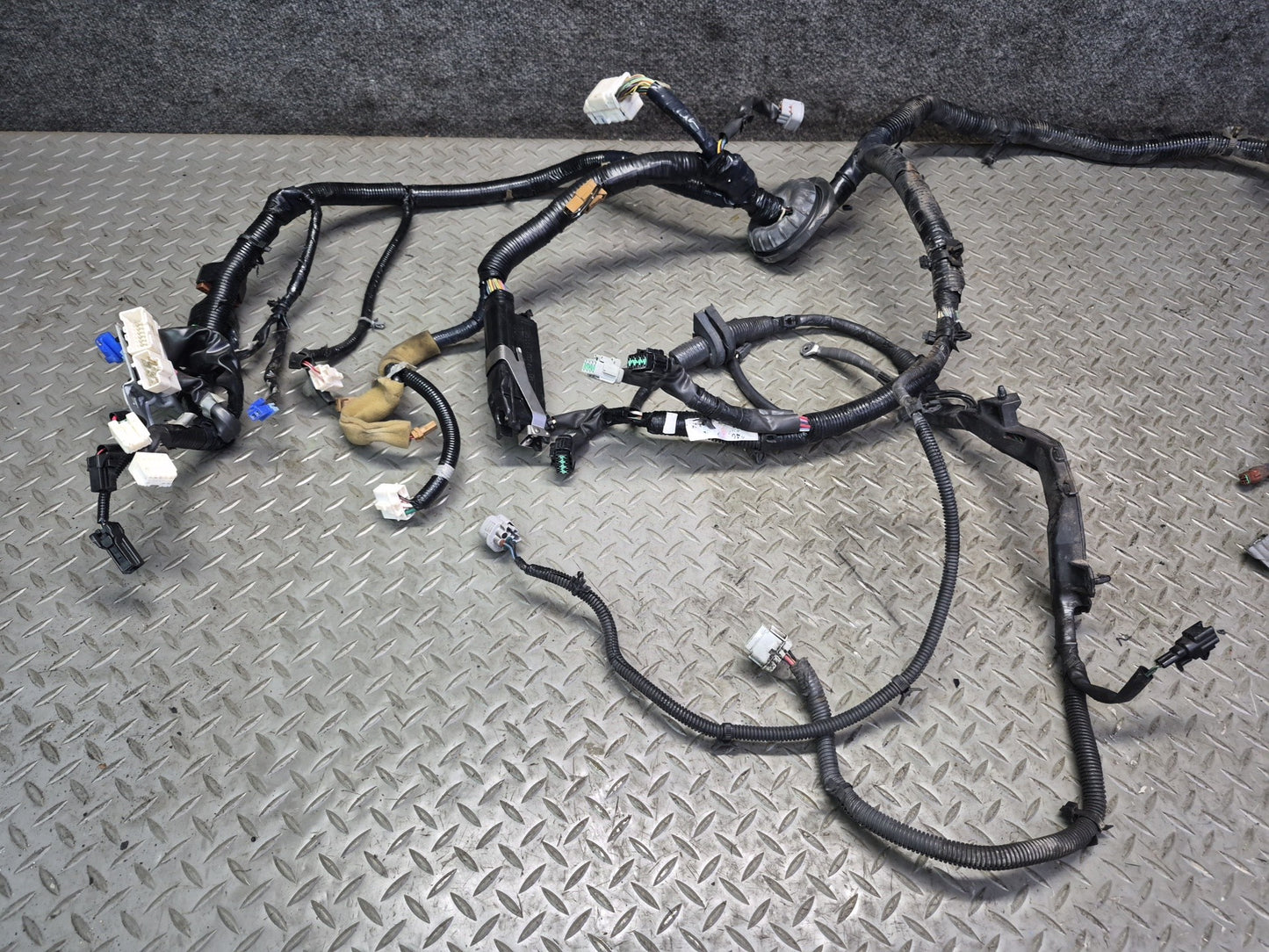 2006 Nissan 350Z Z33 Convert M/T Under Hood Wire Wiring Harness w Fuse Box OEM