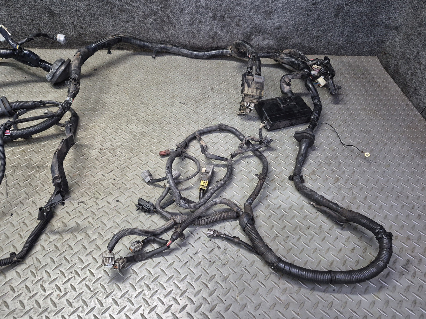 2006 Nissan 350Z Z33 Convert M/T Under Hood Wire Wiring Harness w Fuse Box OEM