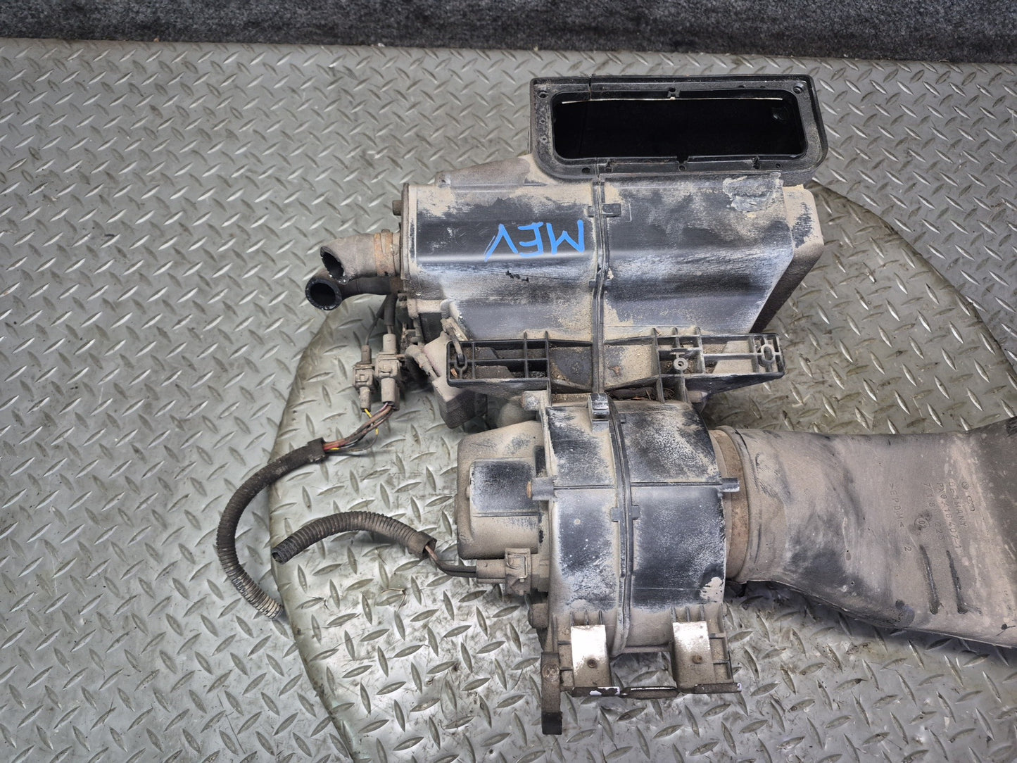 99-03 VW Eurovan T4 Front Hvac Blower Motor Climate Box w Duct 701820024B OEM