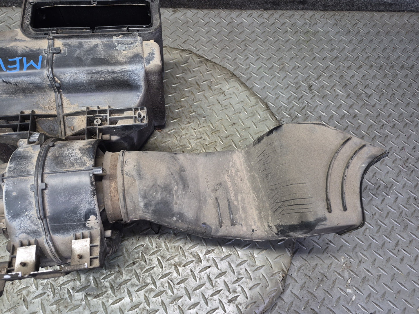 99-03 VW Eurovan T4 Front Hvac Blower Motor Climate Box w Duct 701820024B OEM