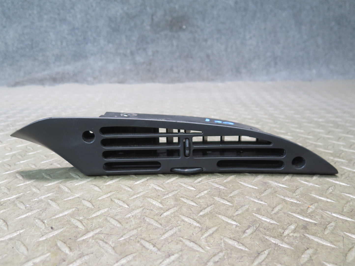 90-96 Chevrolet Corvette C4 Dash Front Right A/C Air Vent Grille 10086046 OEM
