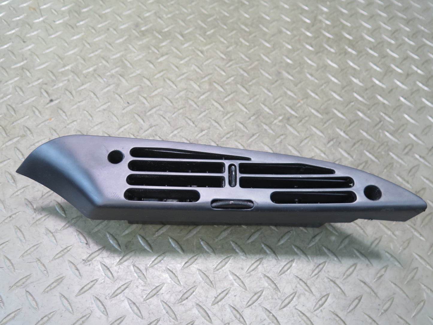 90-96 Chevrolet Corvette C4 Dash Front Right A/C Air Vent Grille 10086046 OEM
