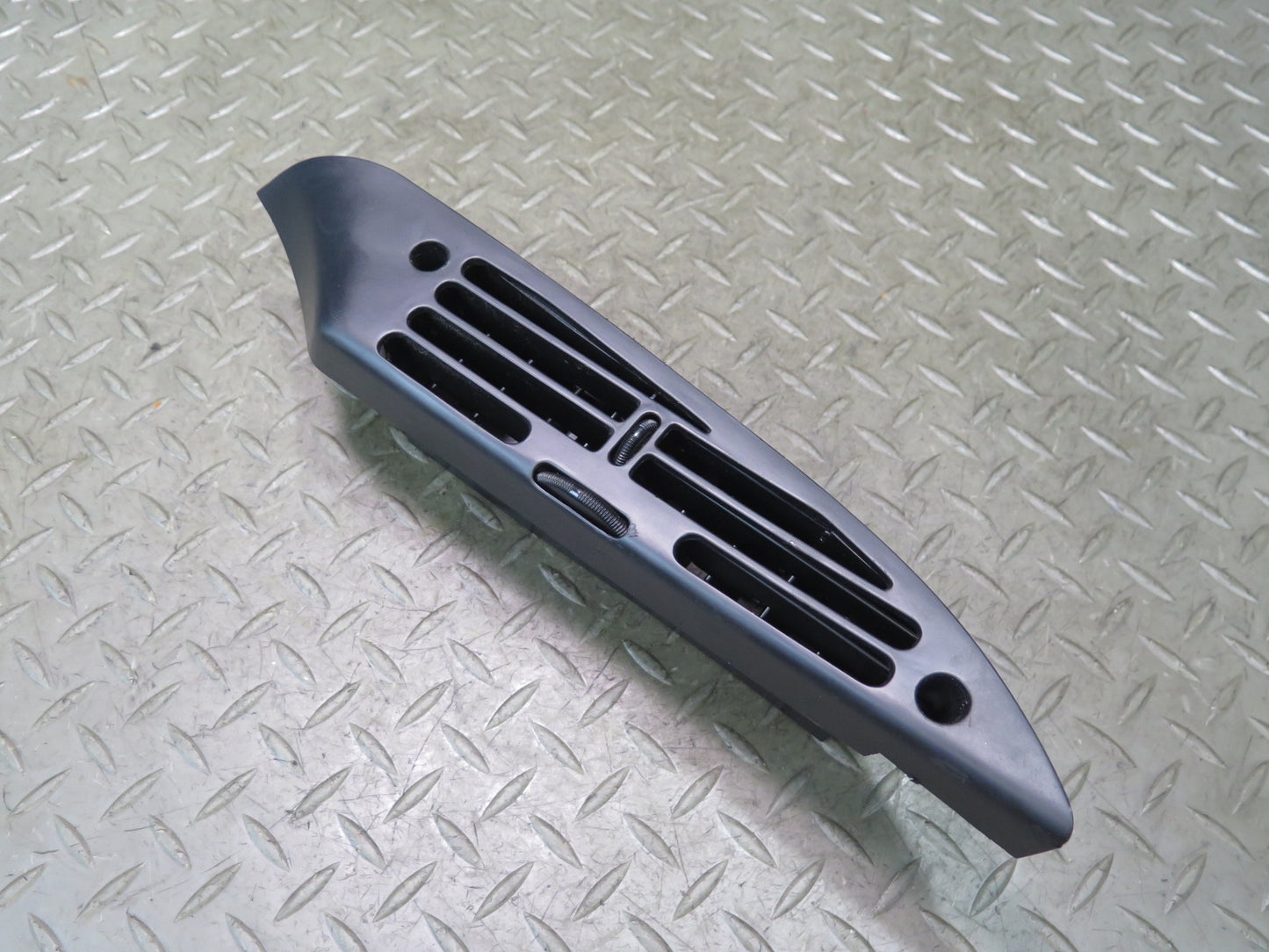 90-96 Chevrolet Corvette C4 Dash Front Right A/C Air Vent Grille 10086046 OEM