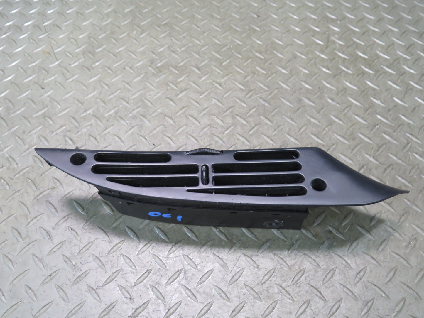 90-96 Chevrolet Corvette C4 Dash Front Right A/C Air Vent Grille 10086046 OEM
