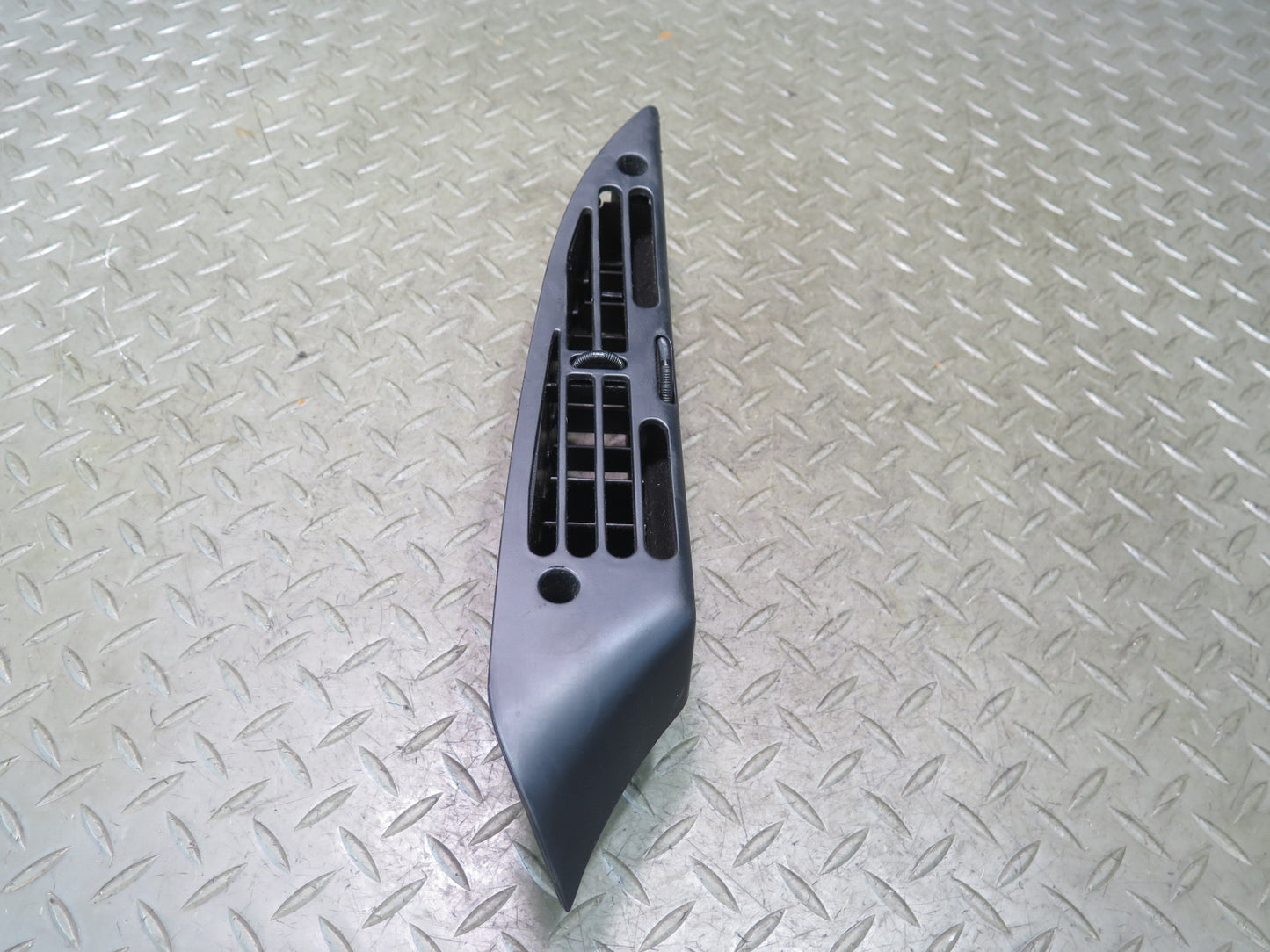 90-96 Chevrolet Corvette C4 Dash Front Right A/C Air Vent Grille 10086046 OEM