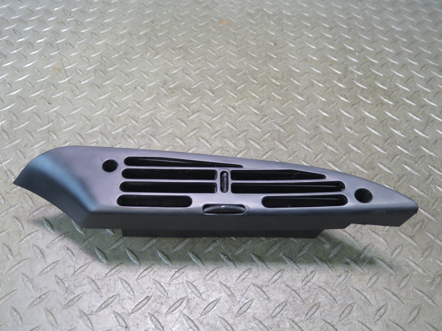 90-96 Chevrolet Corvette C4 Dash Front Right A/C Air Vent Grille 10086046 OEM