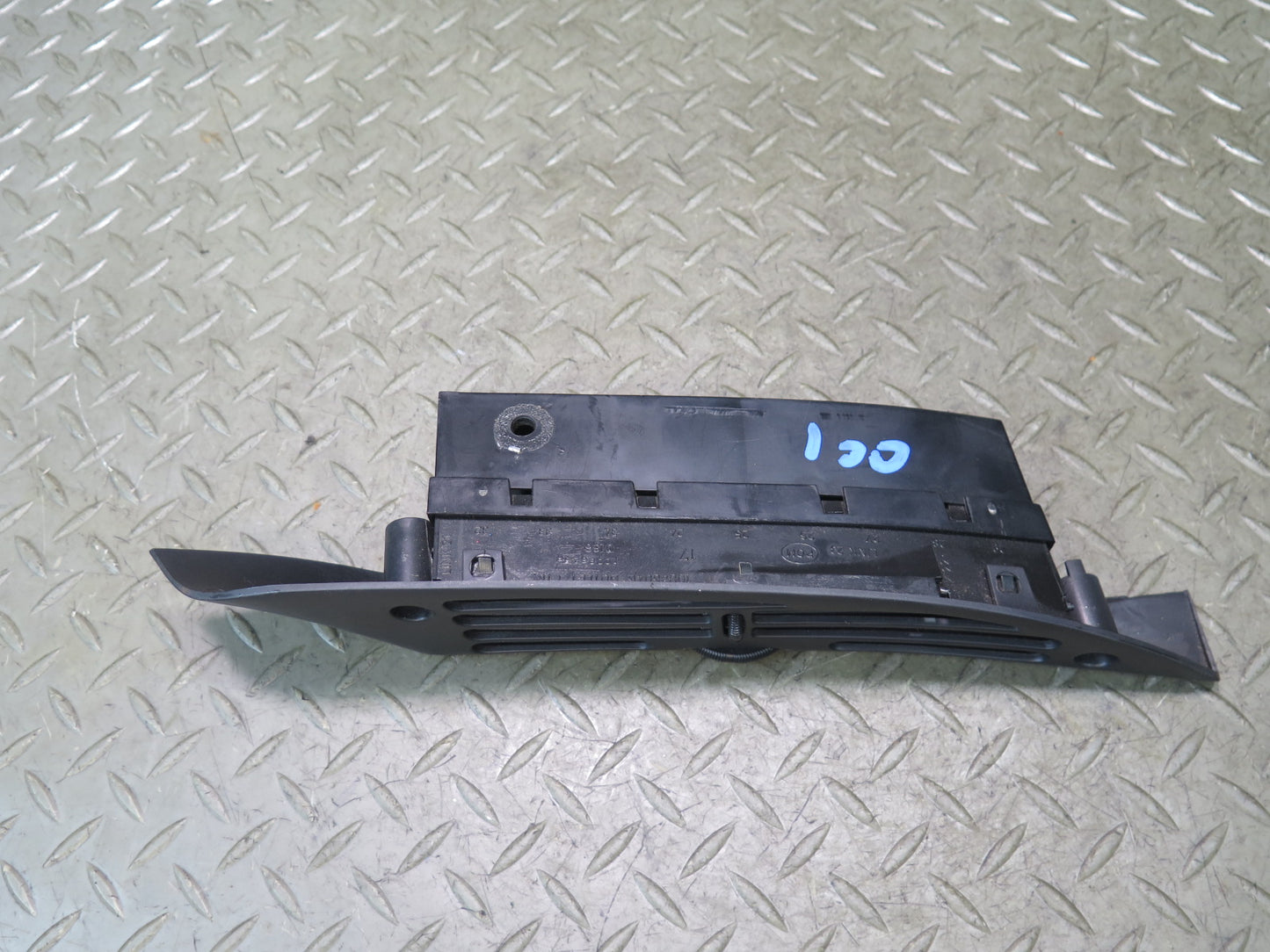90-96 Chevrolet Corvette C4 Dash Front Right A/C Air Vent Grille 10086046 OEM