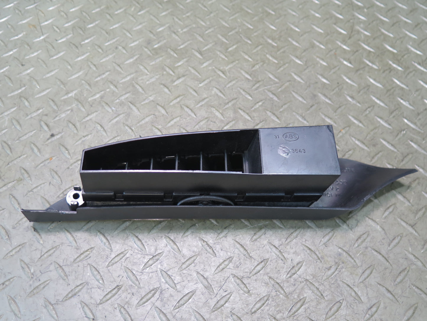 90-96 Chevrolet Corvette C4 Dash Front Right A/C Air Vent Grille 10086046 OEM