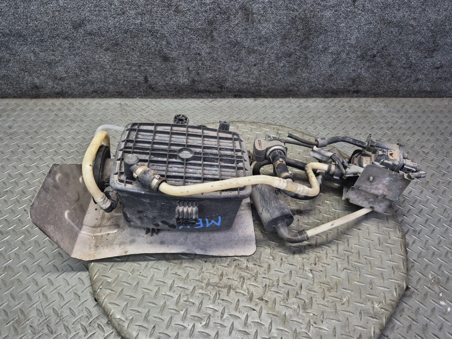 01-03 VW Eurovan T4 2.8L Vapor Canister w Leak Detection Pump & Valve OEM
