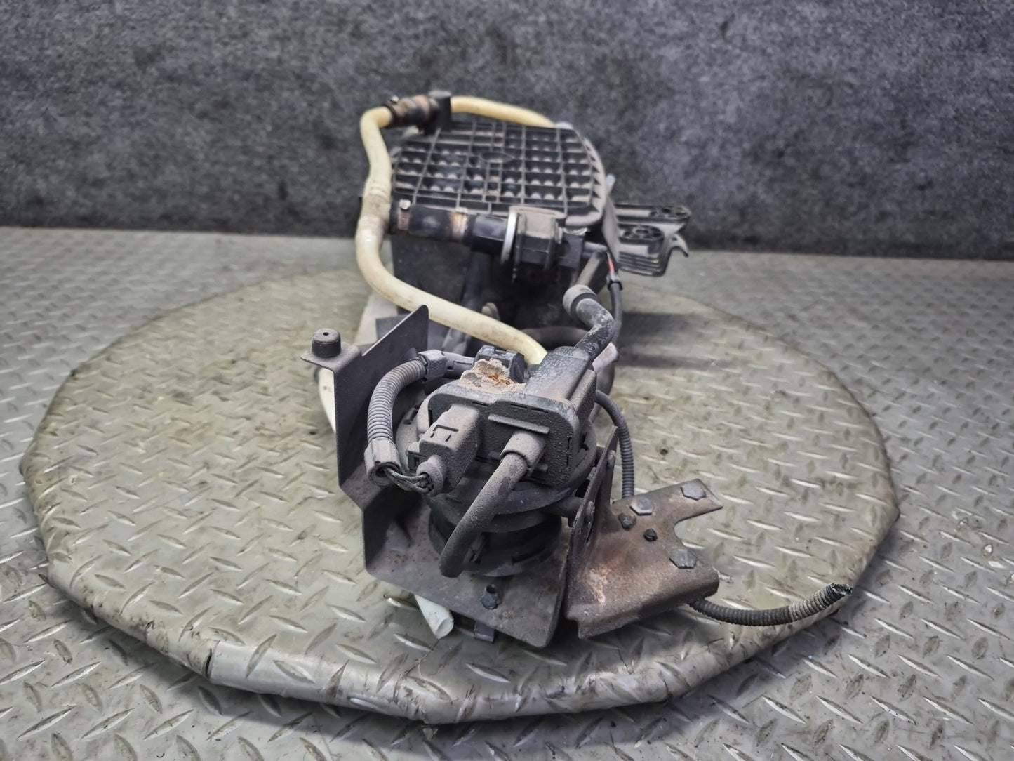 01-03 VW Eurovan T4 2.8L Vapor Canister w Leak Detection Pump & Valve OEM