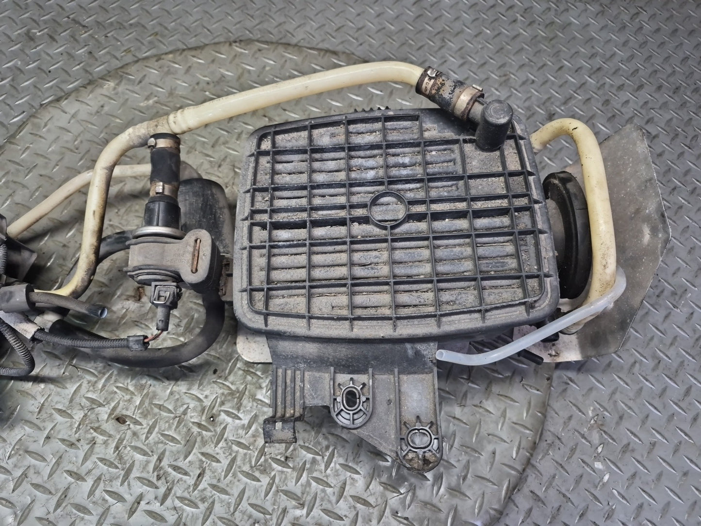 01-03 VW Eurovan T4 2.8L Vapor Canister w Leak Detection Pump & Valve OEM
