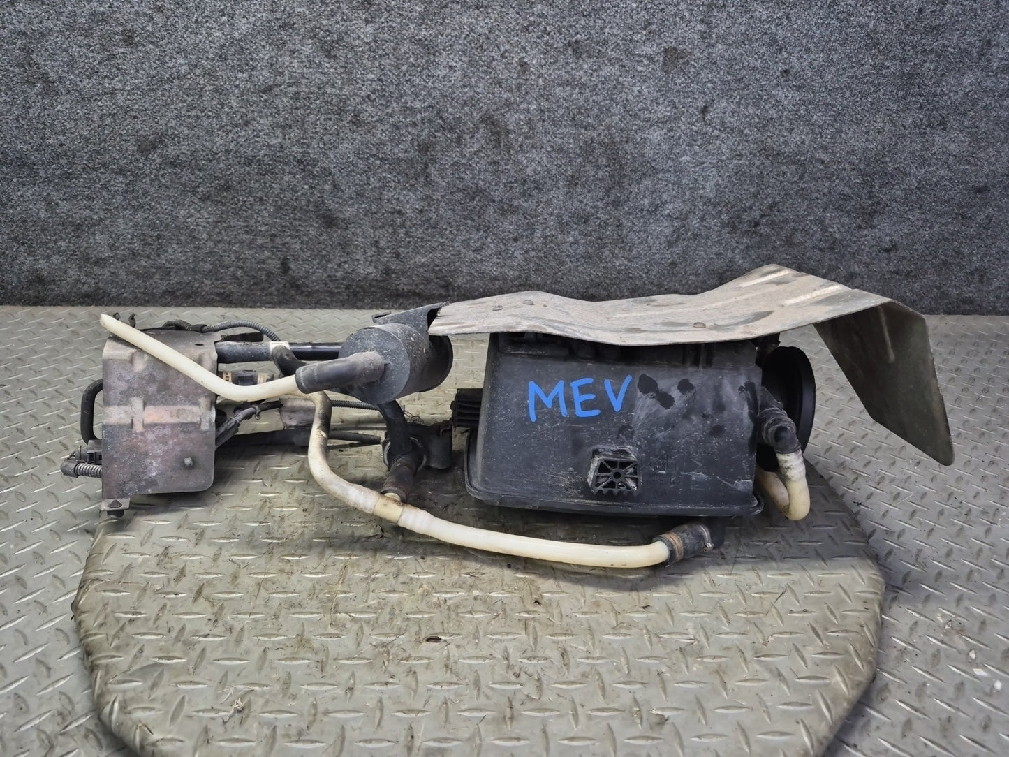 01-03 VW Eurovan T4 2.8L Vapor Canister w Leak Detection Pump & Valve OEM