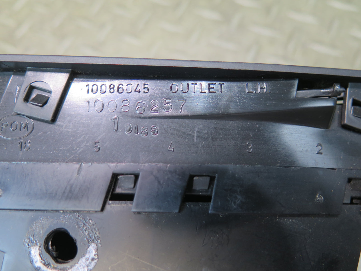 94-96 Chevrolet Corvette C4 Dash Front Left A/C Air Vent Grille 10086045 OEM