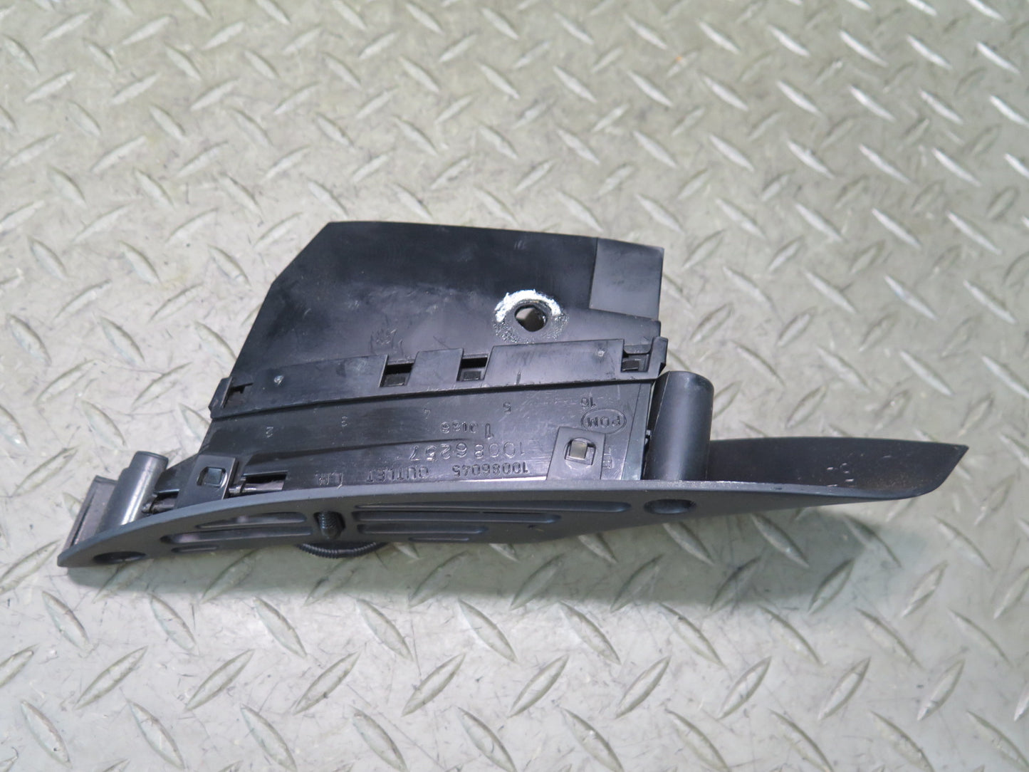 94-96 Chevrolet Corvette C4 Dash Front Left A/C Air Vent Grille 10086045 OEM