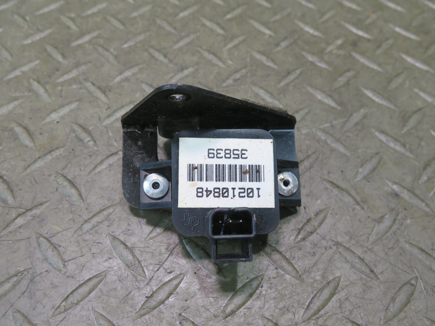94-96 Chevrolet Corvette C4 Lateral Accelerometer Sensor 10210848 OEM