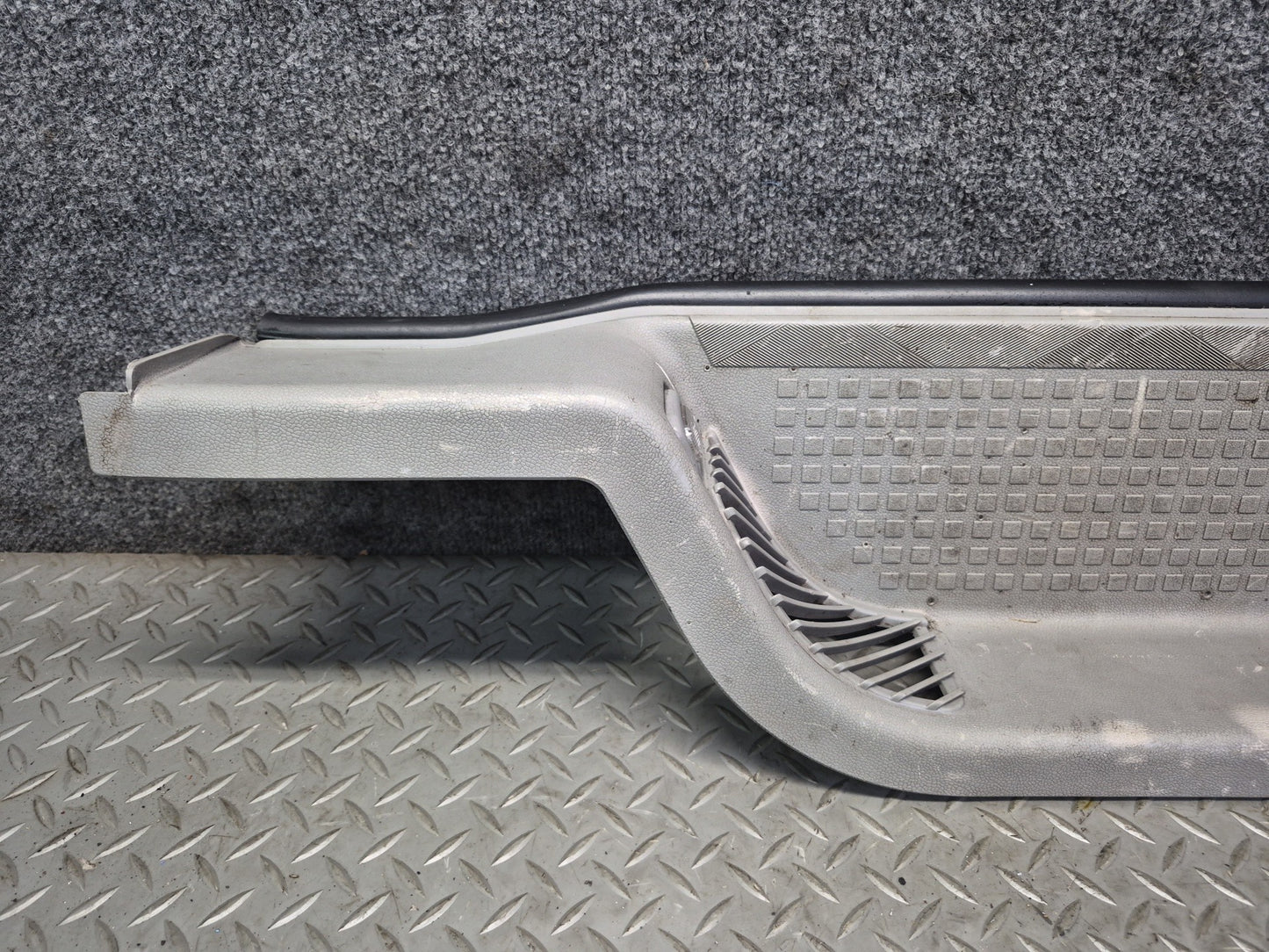 99-03 VW Eurovan T4 Right Door Sliding Step Trim Panel 701863726B OEM