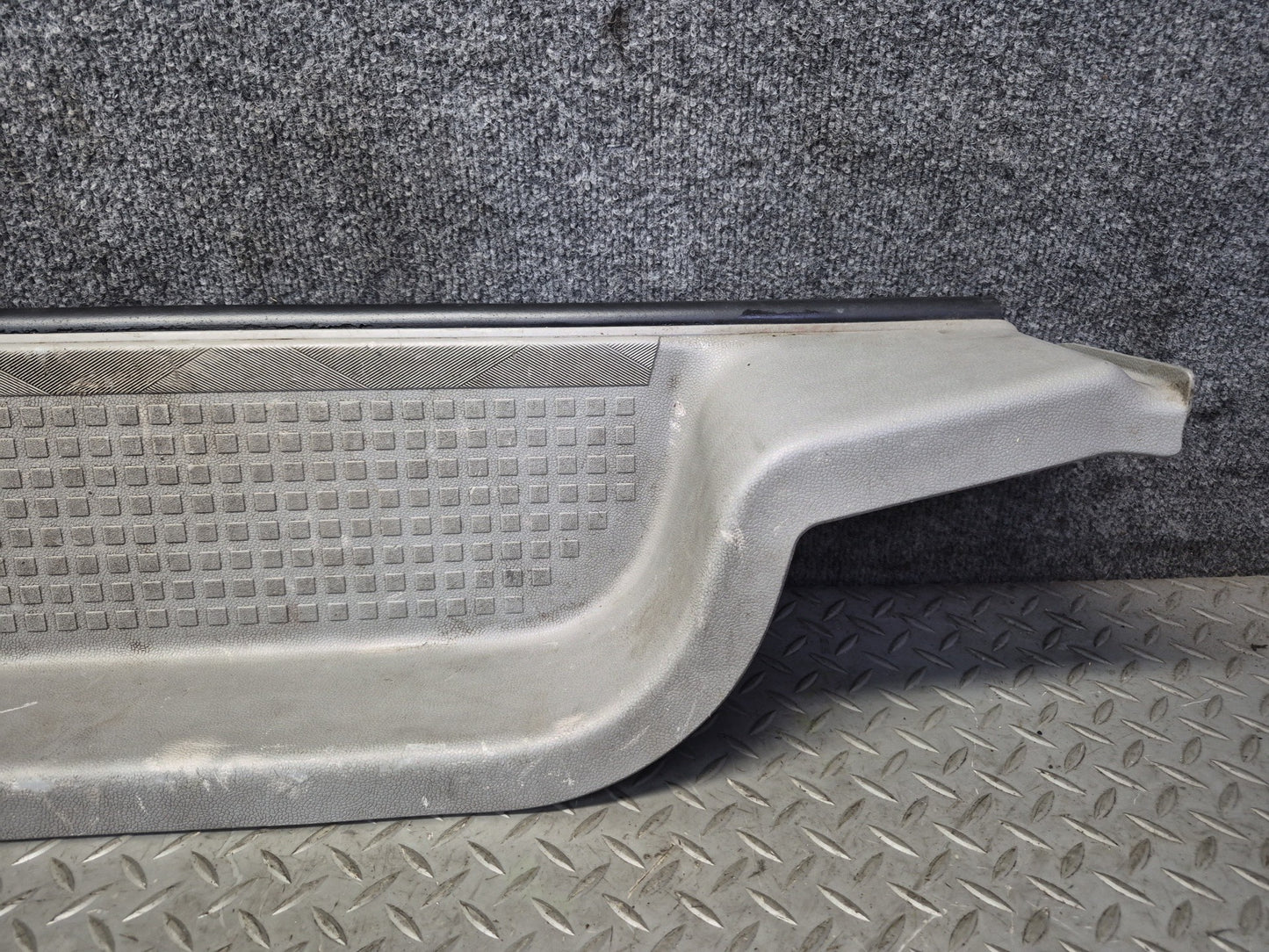 99-03 VW Eurovan T4 Right Door Sliding Step Trim Panel 701863726B OEM