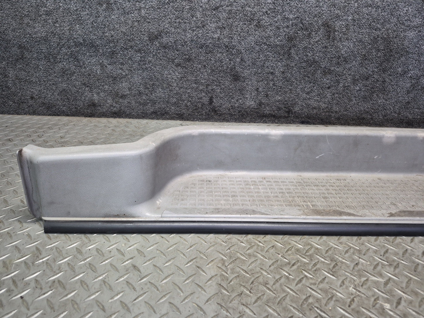 99-03 VW Eurovan T4 Right Door Sliding Step Trim Panel 701863726B OEM