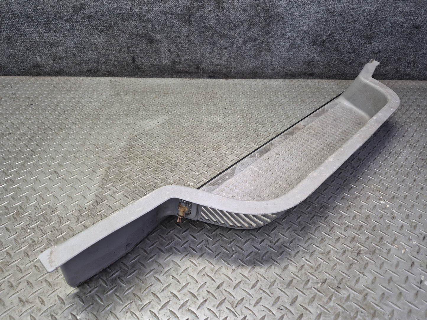 99-03 VW Eurovan T4 Right Door Sliding Step Trim Panel 701863726B OEM