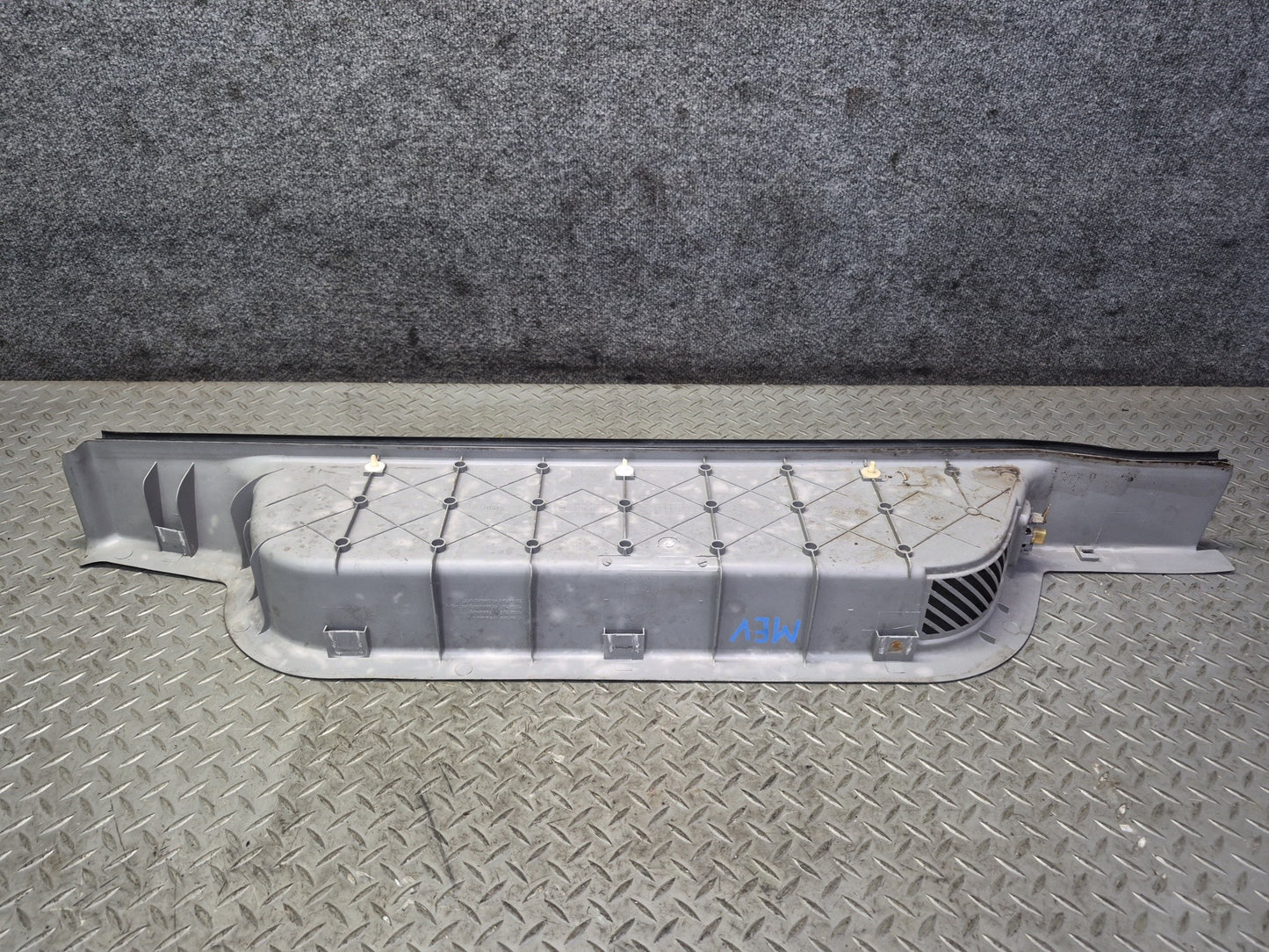 99-03 VW Eurovan T4 Right Door Sliding Step Trim Panel 701863726B OEM