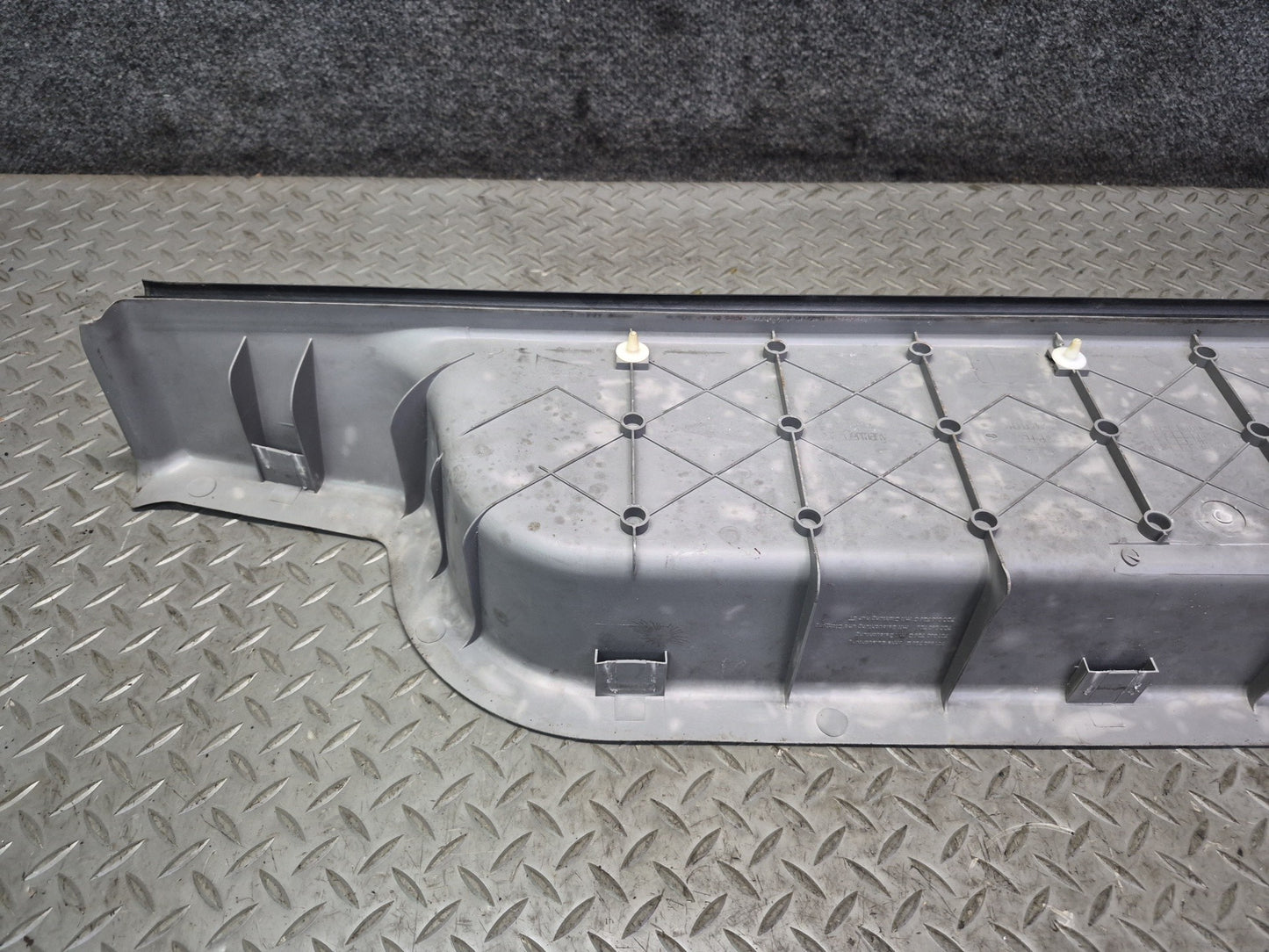 99-03 VW Eurovan T4 Right Door Sliding Step Trim Panel 701863726B OEM
