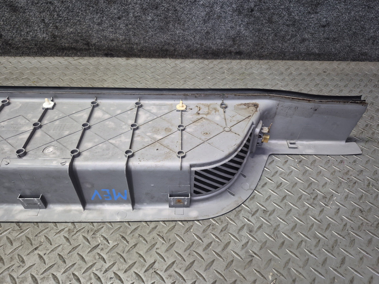 99-03 VW Eurovan T4 Right Door Sliding Step Trim Panel 701863726B OEM