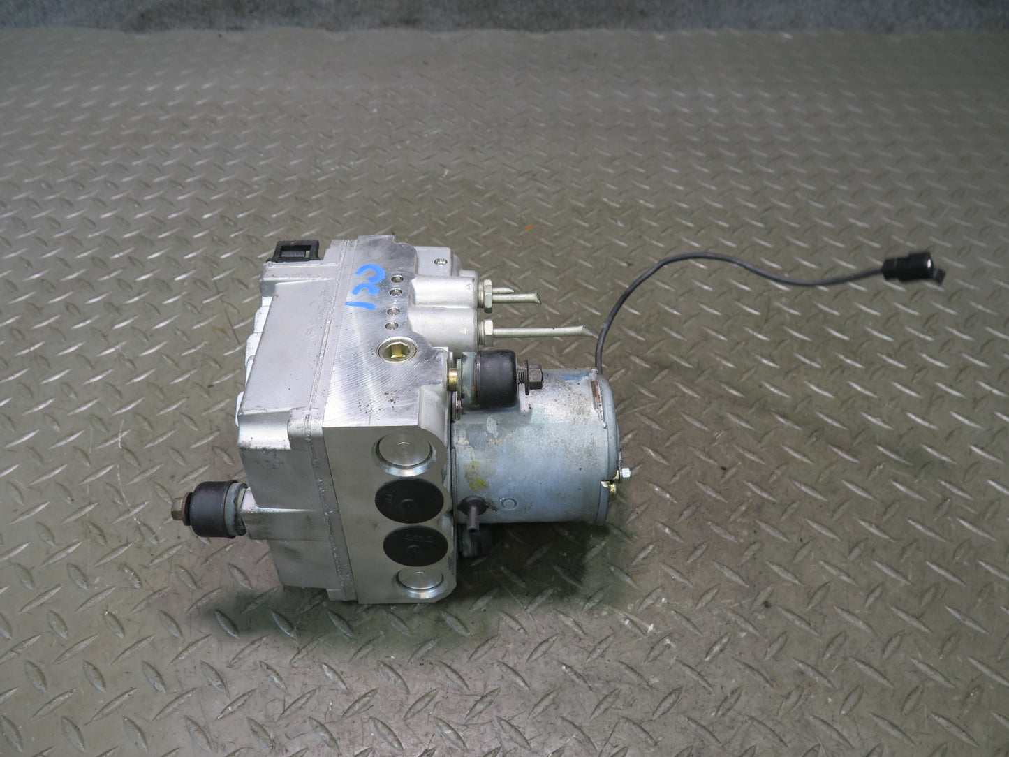 1995 Chevrolet Corvette C4 Anti Lock Brake ABS Pump Module 12521972 OEM
