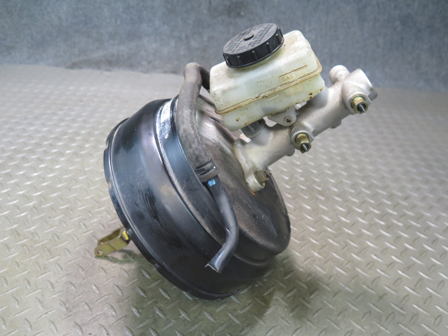 05-06 Nissan 350Z Convertible M/T Brake Master Cylinder Booster Reservoir OEM