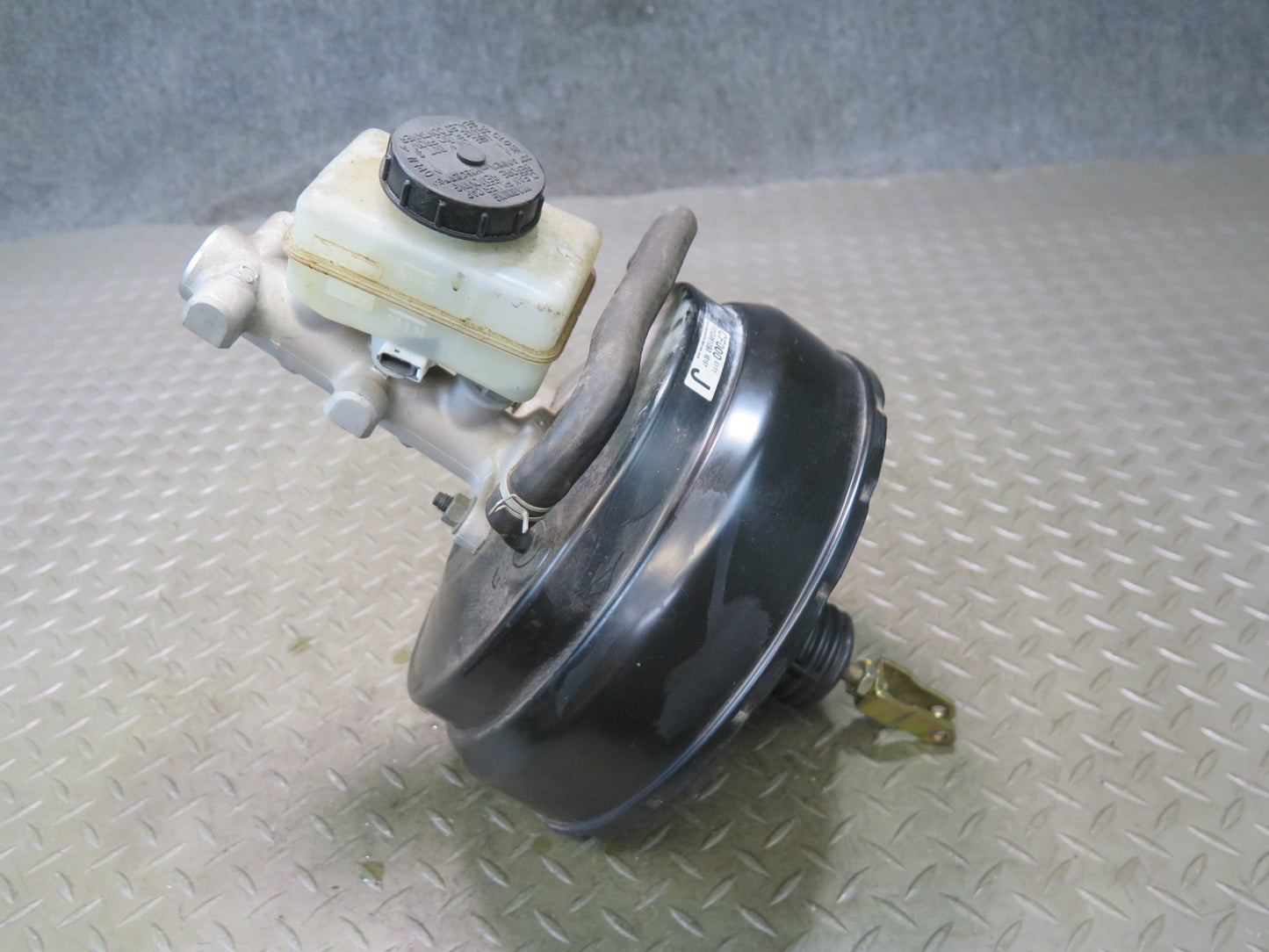 05-06 Nissan 350Z Convertible M/T Brake Master Cylinder Booster Reservoir OEM