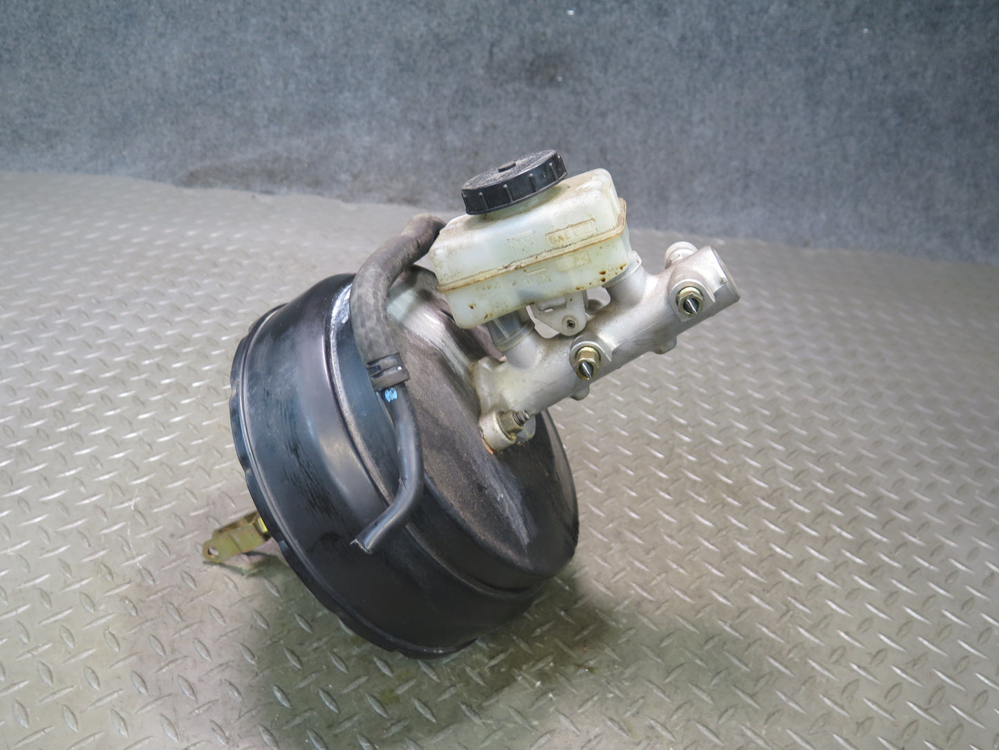 05-06 Nissan 350Z Convertible M/T Brake Master Cylinder Booster Reservoir OEM