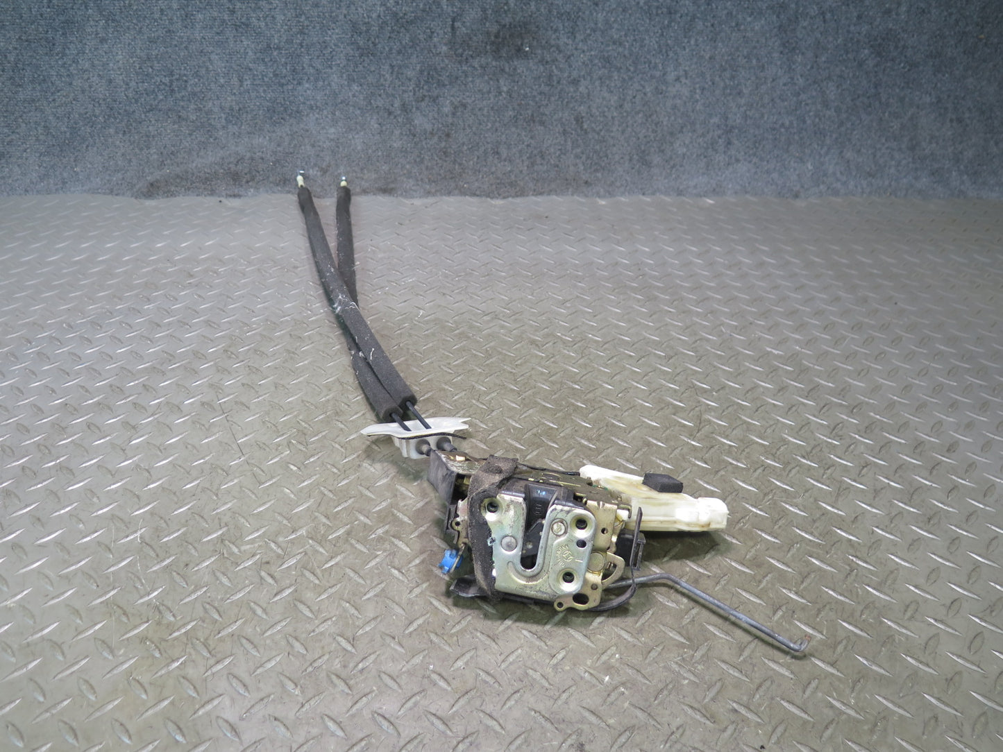 04-09 Nissan Z33 350Z Convertible Left Door Lock Latch Actuator 80553-AL510 OEM