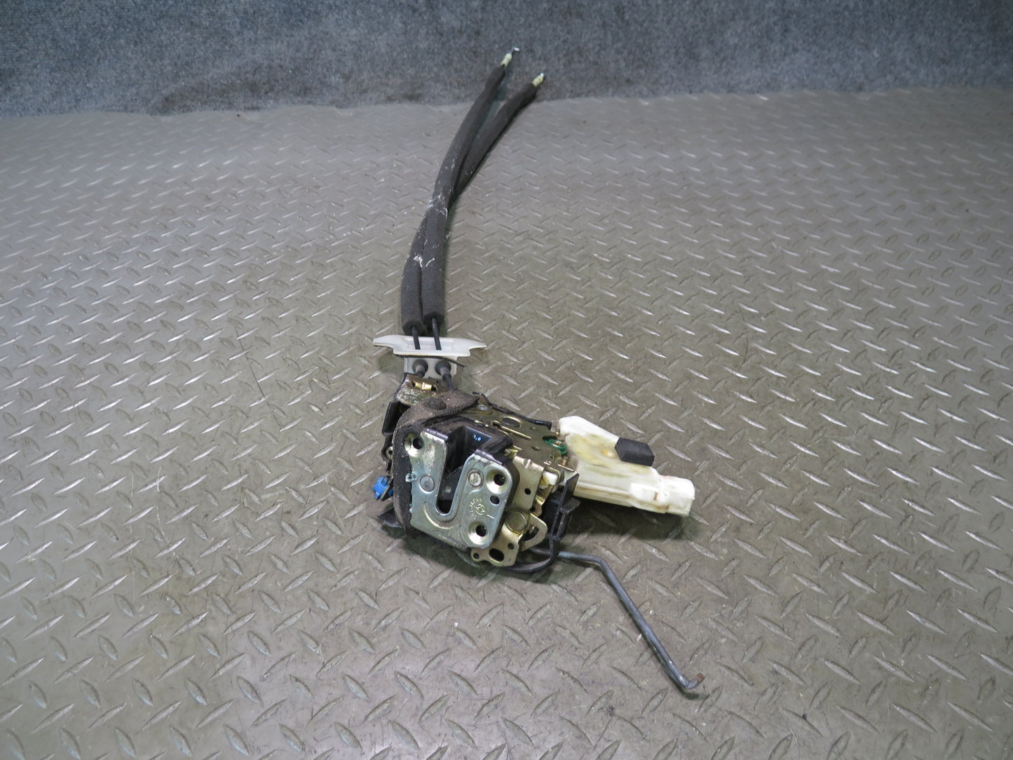 04-09 Nissan Z33 350Z Convertible Left Door Lock Latch Actuator 80553-AL510 OEM