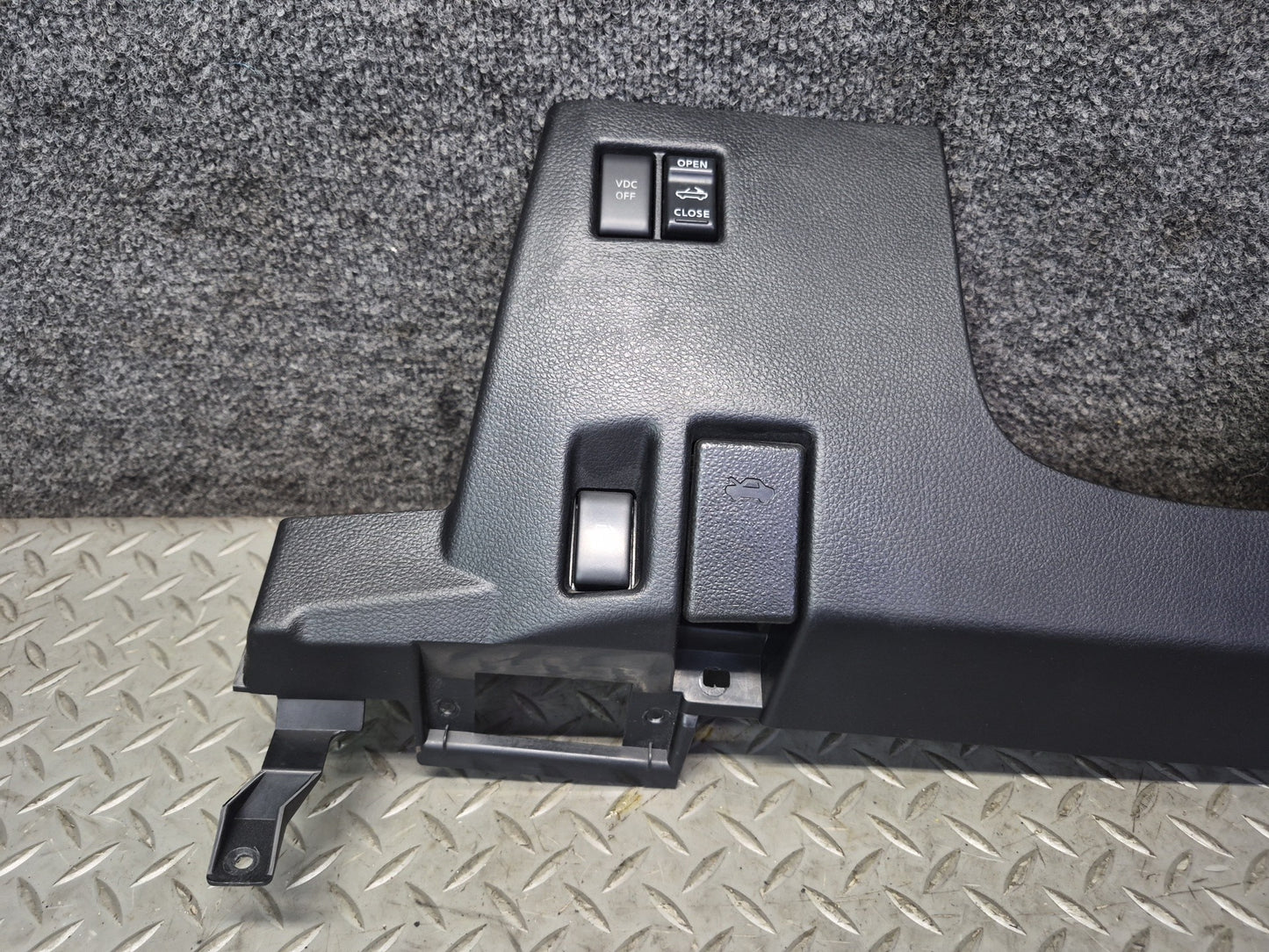 04-07 Nissan Z33 350Z Conv Dash Front Left & Right Knee Trim Panel Black Set OEM