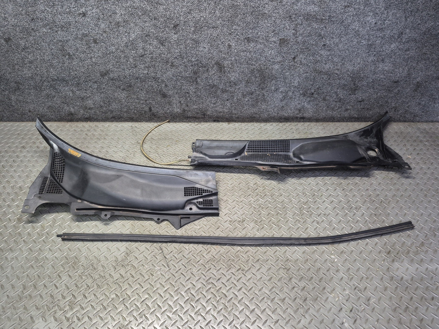 05-06 Nissan 350Z Z33 Convertible Front Windshield Cowl Trim Cover Panel Set OEM
