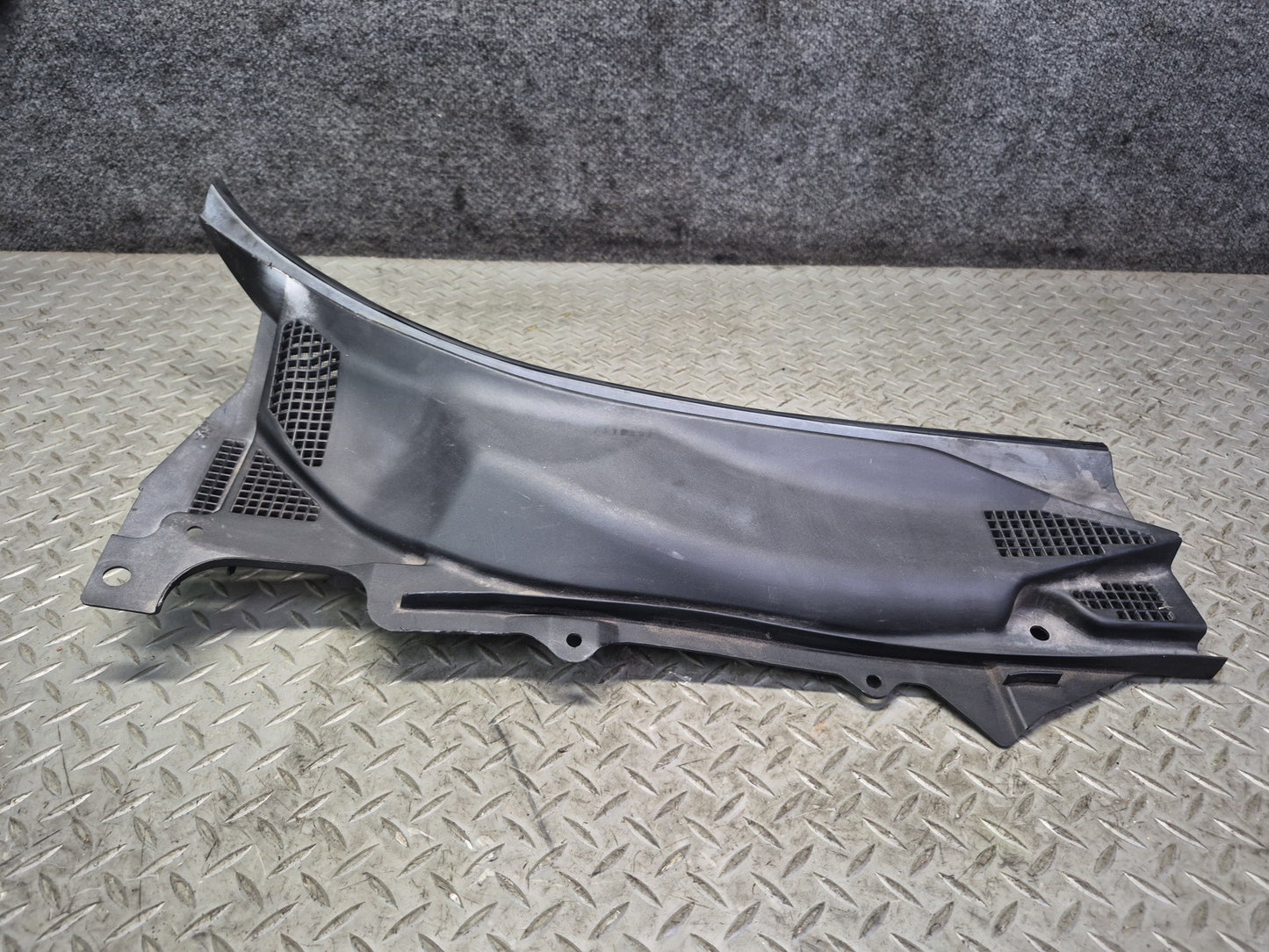 05-06 Nissan 350Z Z33 Convertible Front Windshield Cowl Trim Cover Panel Set OEM