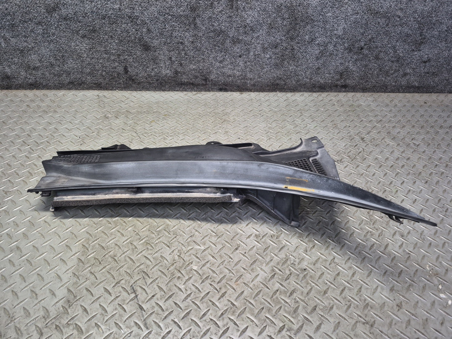 05-06 Nissan 350Z Z33 Convertible Front Windshield Cowl Trim Cover Panel Set OEM